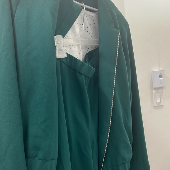 Beautiful ensemble - Picture 7 of 7